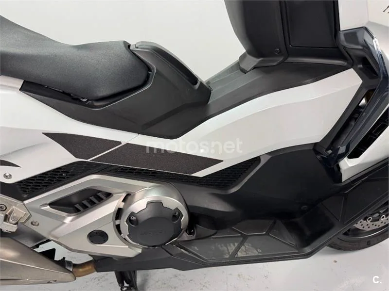 Honda Forza 750 – Vista 10