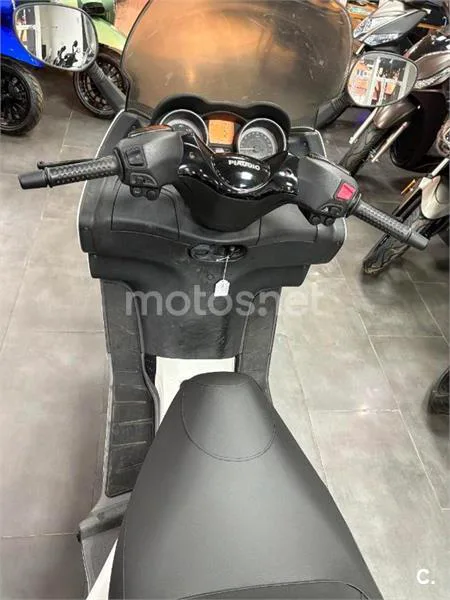 Piaggio X EVO 125 – Vista 4