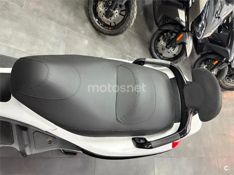 Piaggio X EVO 125 – Vista 5