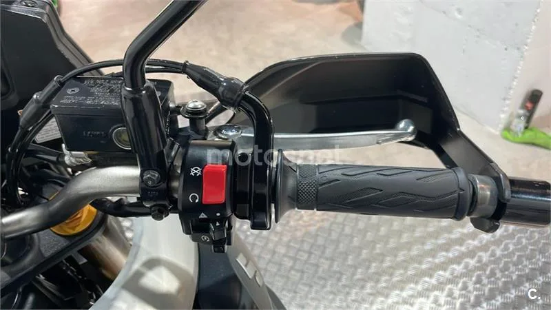 Suzuki V-Strom 1000 – Vista 12