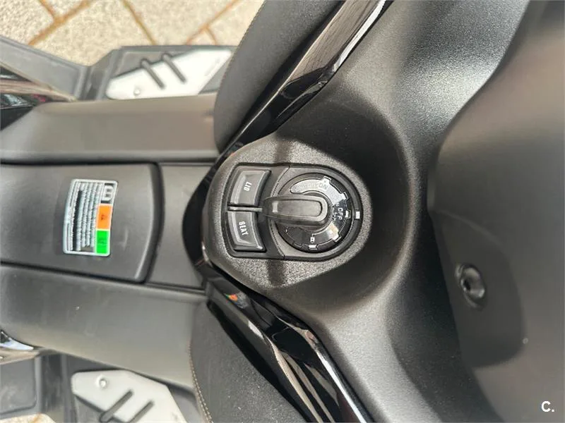 Yamaha XMAX 125 – Vista 12