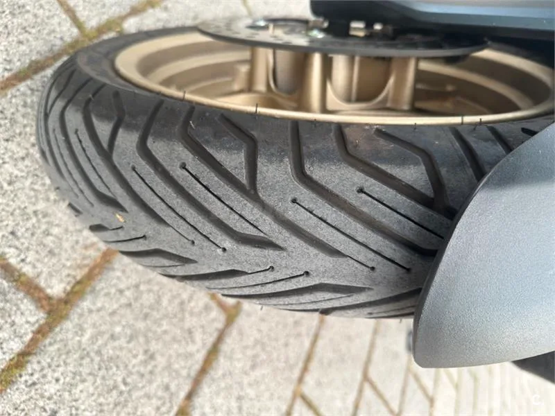 Yamaha XMAX 125 – Vista 20