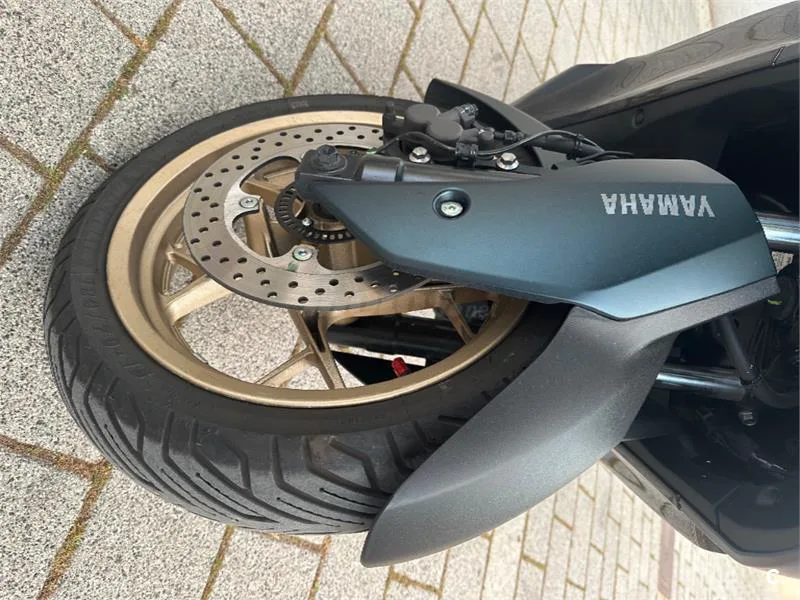 Yamaha XMAX 125 – Vista 21