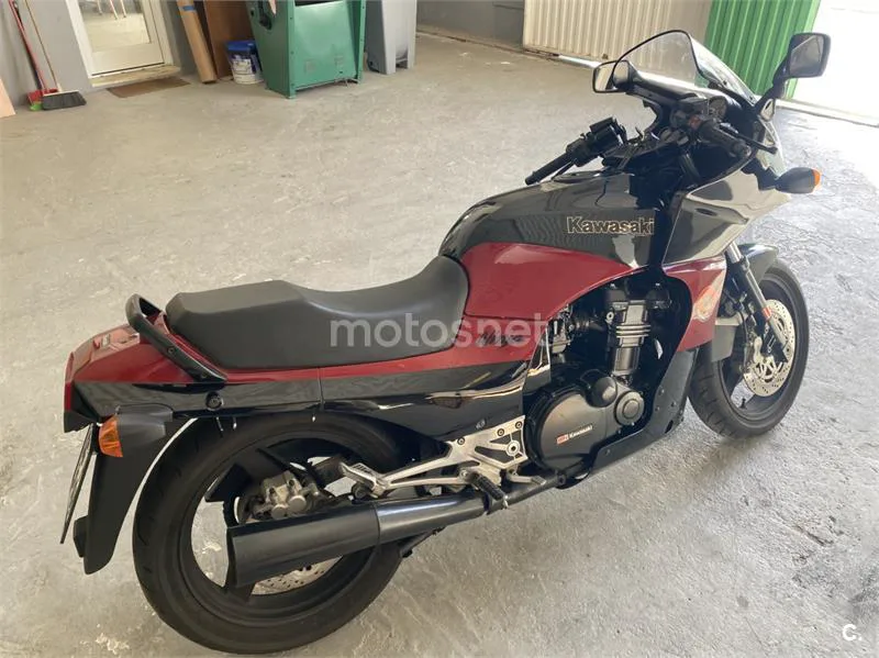 Kawasaki GPZ900R - Vista 13