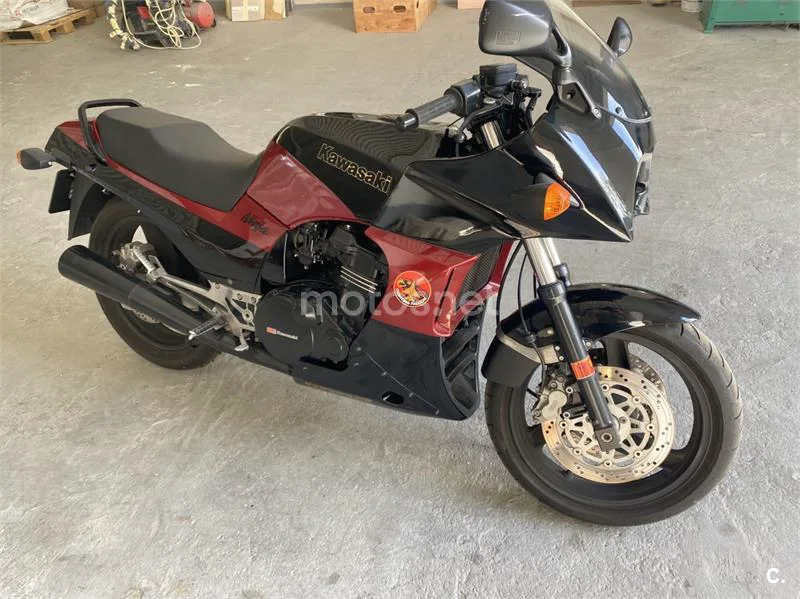 Kawasaki GPZ900R - Vista 14