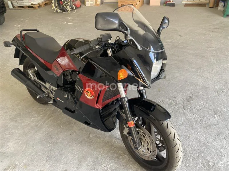 Kawasaki GPZ900R - Vista 15