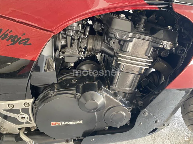 Kawasaki GPZ900R - Vista 4