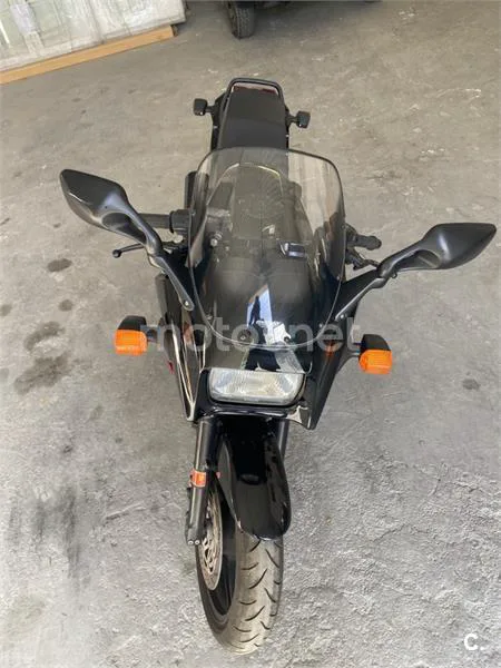 Kawasaki GPZ900R - Vista 5