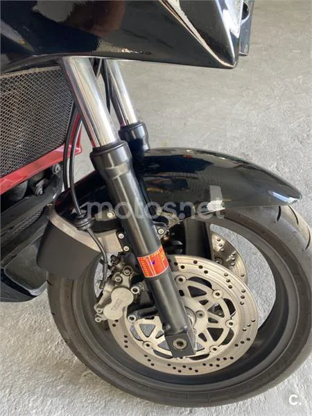 Kawasaki GPZ900R - Vista 10