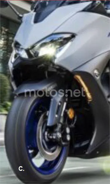 Yamaha TMAX 560 – Vista 4