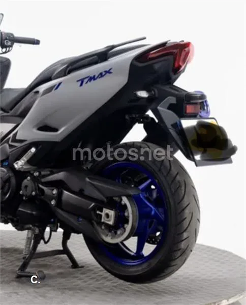 Yamaha TMAX 560 – Vista 8