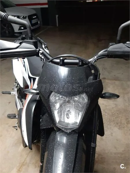 KTM 690 SMC R – Vista 2