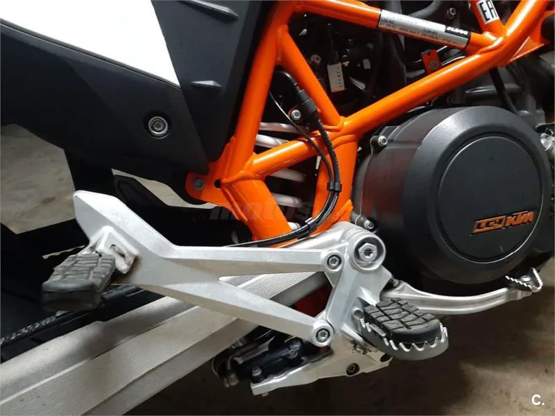 KTM 690 SMC R – Vista 3