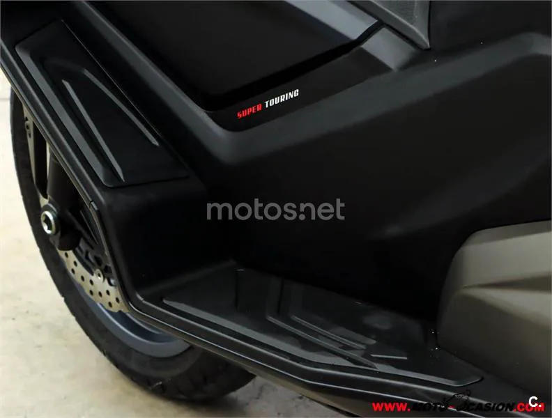 Kymco AK 550 – Vista 9