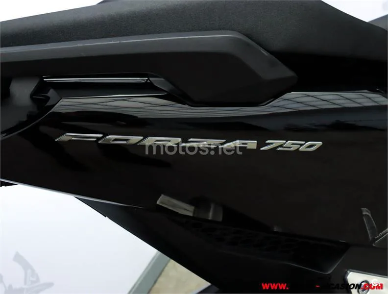 Honda Forza 750 – Vista 9