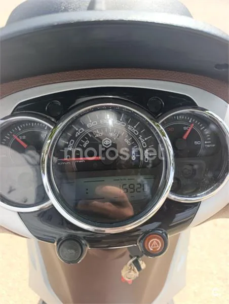 Piaggio Beverly 300 – Vista 2