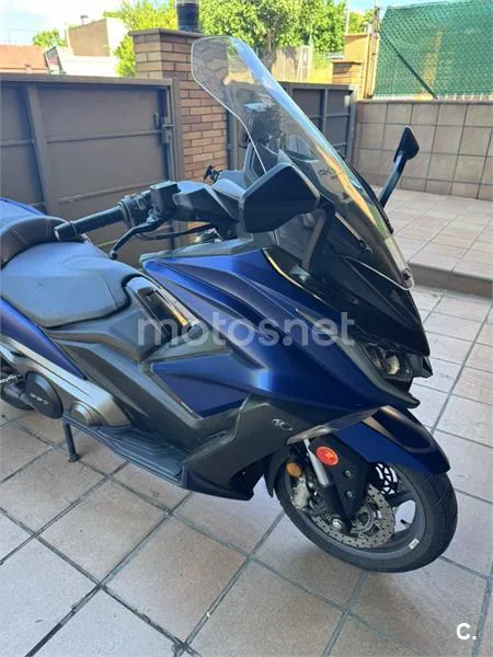 Kymco AK 550 – Vista 8