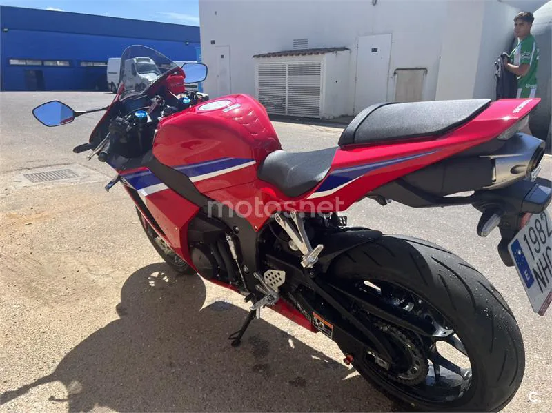 Honda CBR 600 RR – Vista 4