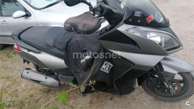 Kymco Super Dink 300i – Vista 4