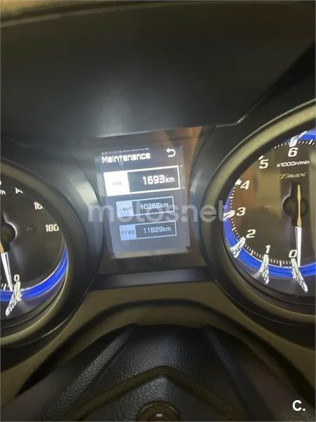 Yamaha TMAX – Vista 11