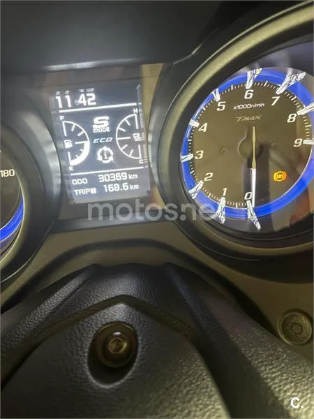 Yamaha TMAX – Vista 8