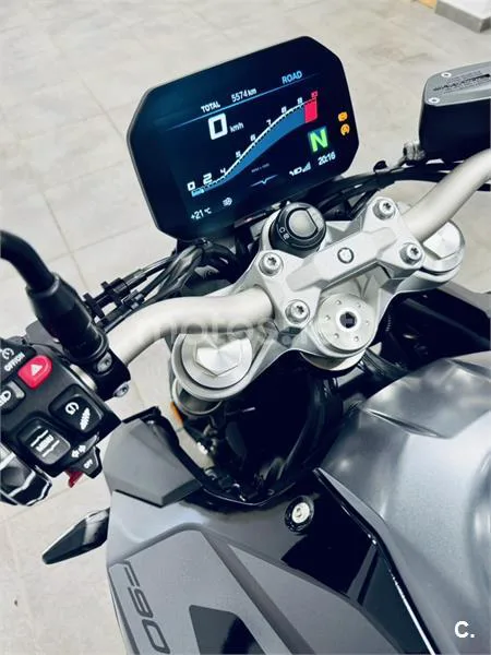 BMW F 900 R – Vista 4