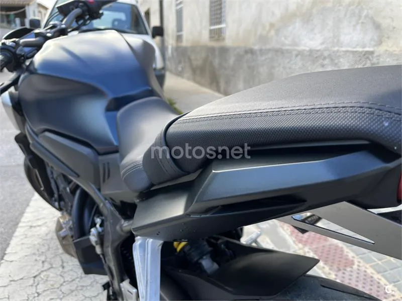 Honda CB 650 R – Vista 19