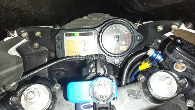 Honda CBR 600F – Vista 7
