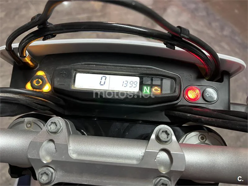 Husqvarna 701 Enduro – Vista 3