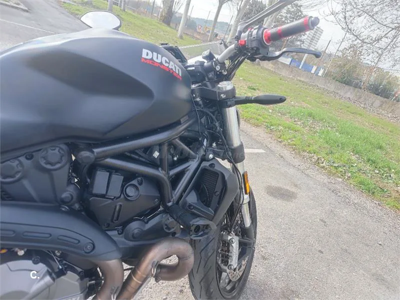 Ducati Monster 821 – Vista 3