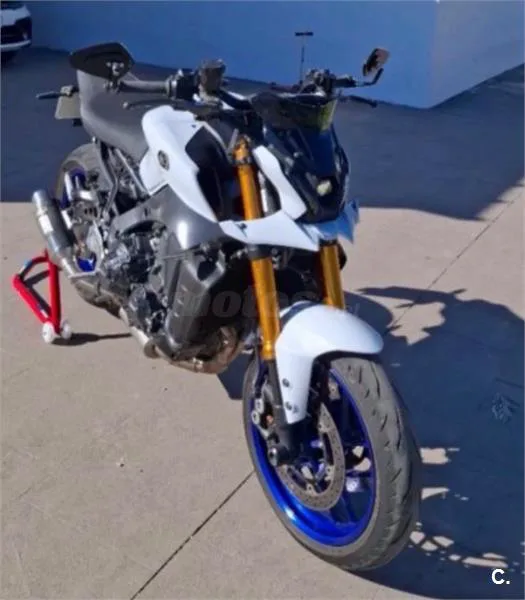 Yamaha MT-09 – Vista 7