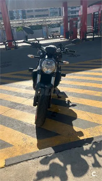 Ducati Monster 821 – Vista 2