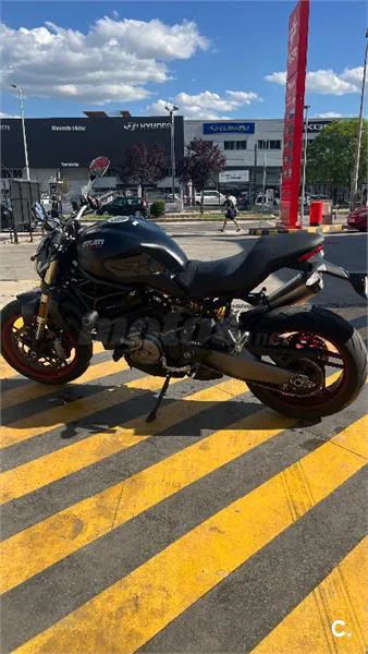 Ducati Monster 821 – Vista 3