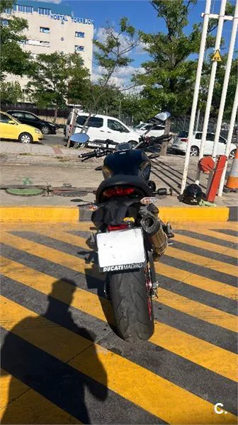 Ducati Monster 821 – Vista 4
