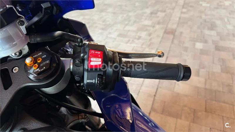 Yamaha R1 – Vista 11