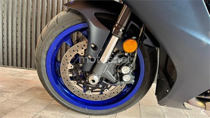 Yamaha R1 – Vista 13