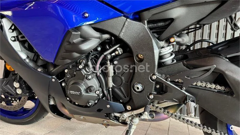 Yamaha R1 – Vista 14