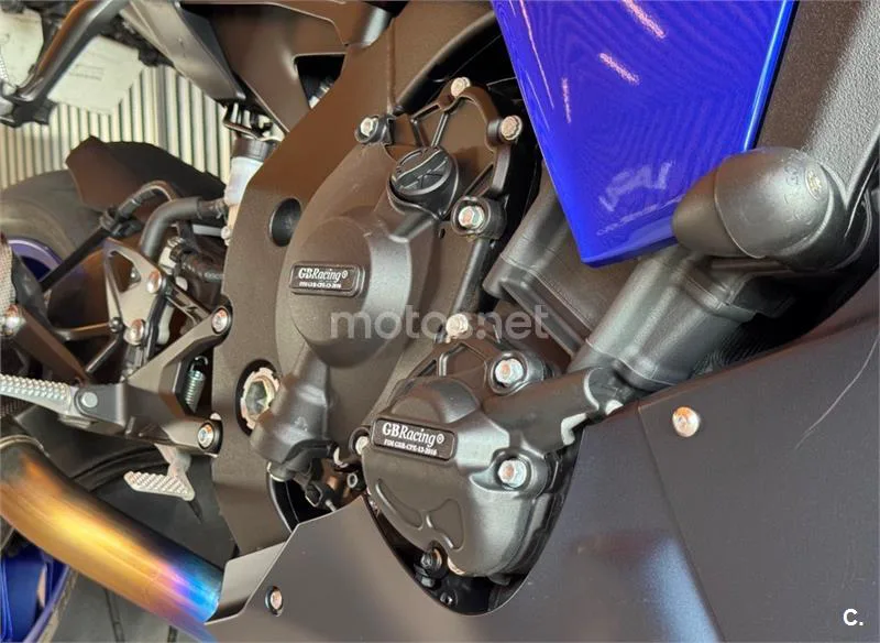 Yamaha R1 – Vista 16