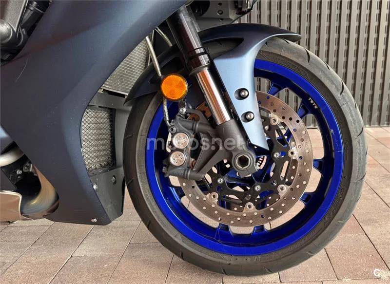 Yamaha R1 – Vista 17