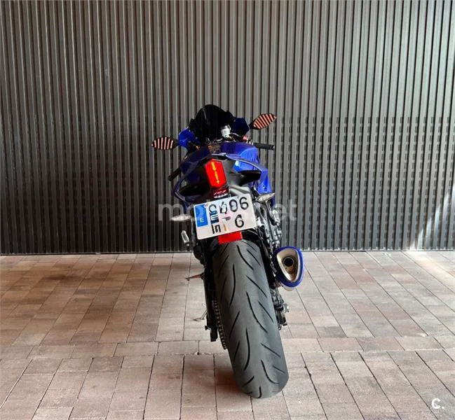Yamaha R1 – Vista 3