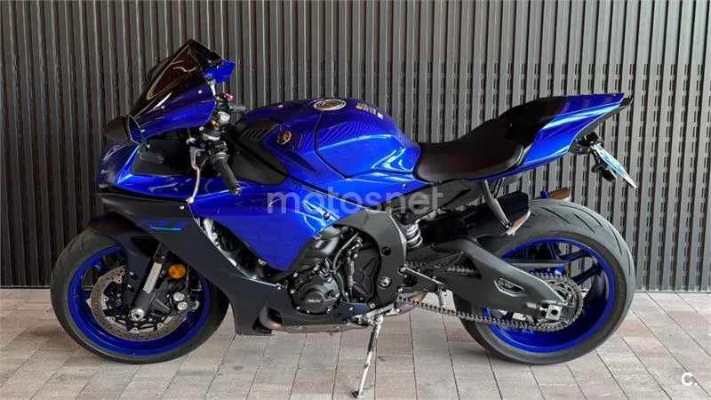 Yamaha R1 – Vista 8