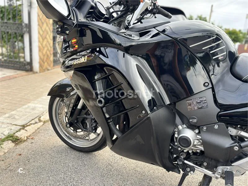 Kawasaki 1400GTR - Vista 10