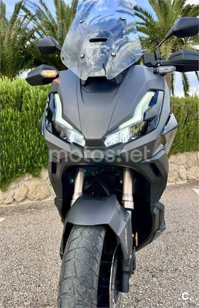 Honda ADV 350 – Vista 2