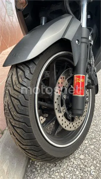 Yamaha XMAX 400 – Vista 3