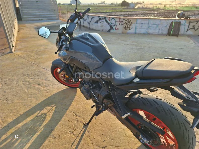 Yamaha MT-07 – Vista 8