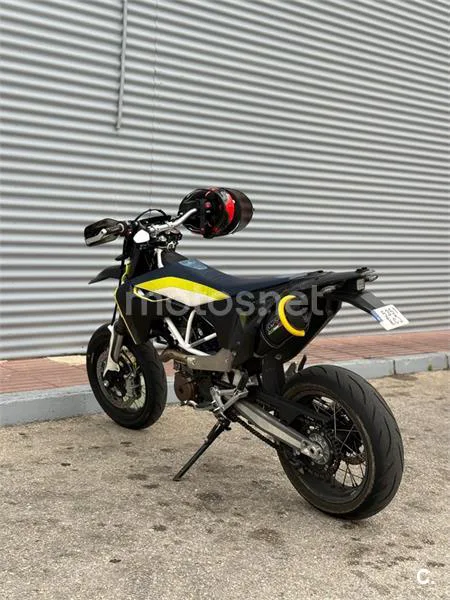 Husqvarna 701 Supermoto – Vista 2