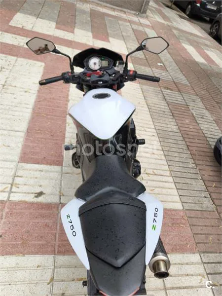 Kawasaki Z750 – Vista 9