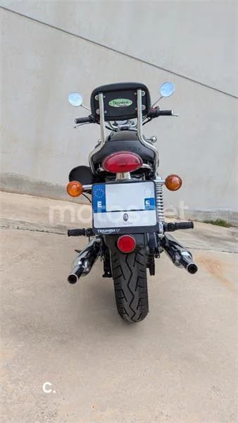 Triumph Bonneville T100 – Vista 7