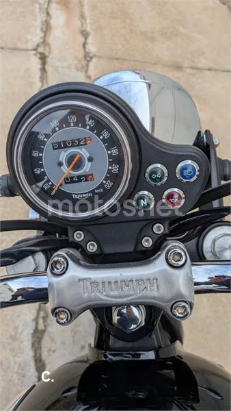 Triumph Bonneville T100 – Vista 8