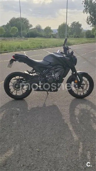Honda CB 125 R – Vista 4